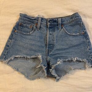 Levis 501 cutoff denim jean shorts, womens W25